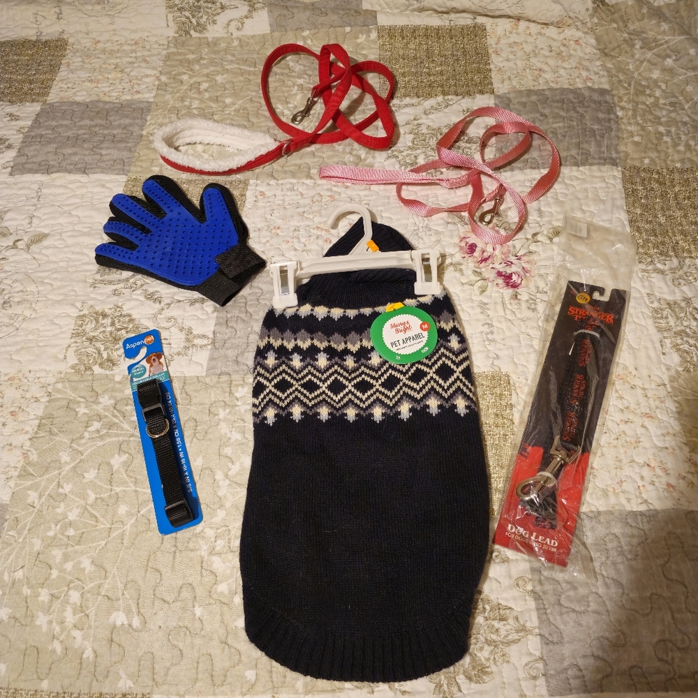 Medium Dog Lot-Collar,Leashes,sweater Etc All New